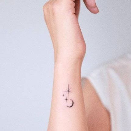 tatouage femme sous poitrine cote|11 idées de tatouage femme discret